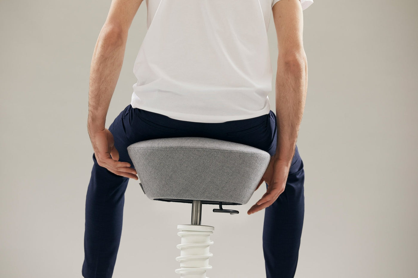 Aeris - Aeris Swopper - Secret Deal - Sitzhocker - Weiss - Rollen - Cura Gabriel - Grau Meliert - 123HomeOffice